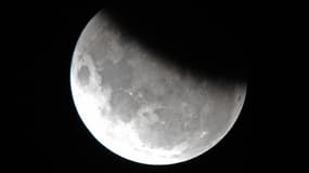 La Lune observée au-dessus de Sidney, le 4 juin 2012. (Photo d'illustration)