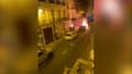 Une voiture en feu dans une rue du 3e arrondissement de Paris au début du mois de mai 2023.