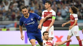 Eden Hazard devant les joueurs d'Arsenal, en finale de la Ligue Europa à Bakou le 29 mai 2019