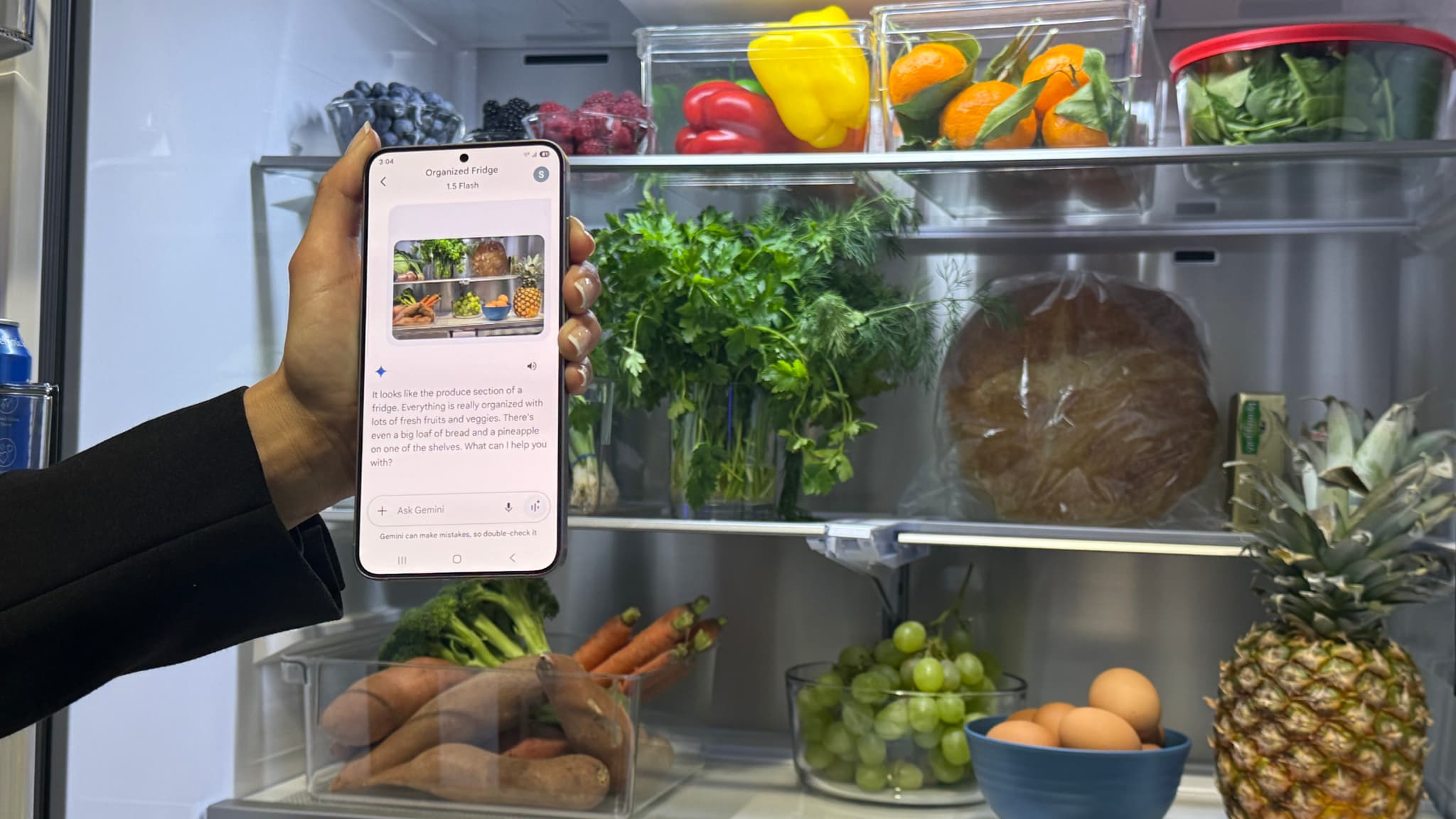 Le Galaxy S25 peut vous dire comment ranger votre réfrigérateur et quelle recette faire à partir des éléments