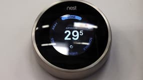 Grâce à l'application Nest, il est possible de contrôler le thermostat depuis un smartphone. 