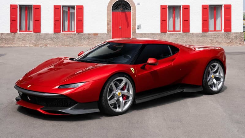 Le Centro Stile Ferrari a conçu cet exemplaire unique, la Ferrari SP38, pour un très bon client de la marque, en hommage à la course automobile.