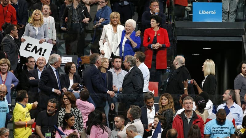 Brigitte Macron et Line Renaud lors du meeting de Bercy le 17 avril