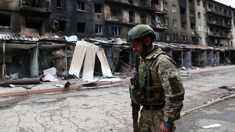 Un militaire ukrainien a Siversk dans l oblast de Donetsk dans le Donbass 1455294