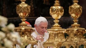 Les responsables de l'Eglise catholique doivent avoir le courage de répondre aux attaques de "l'agnosticisme intolérant" dominant dans de nombreux pays, a déclaré le pape Benoît XVI dimanche lors de l'ordination de quatre nouveaux archevêques à l'occasion