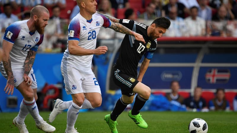 Lionel Messi à la lutte face à l'Islande