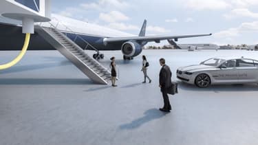 Des berlines allemandes conduisent les VIP ou célébrités au pied de l'avion.