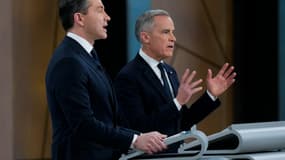 Le chef conservateur Pierre Poilievre et le Premier ministre canadien Mark Carney le 17 avril 2025 lors d'un débat télévisé