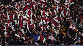 Les petits drapeaux étaient de sortie dans les tribunes du Parc des Princes, le mercredi 5 mars 2025