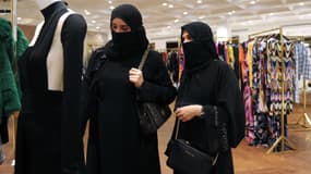 Femmes saoudiennes en train de faire du shopping à Jeddah, en novembre 2017