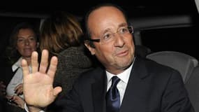 François Hollande, arrivé en tête du premier tour de la primaire socialiste, souhaite que le vainqueur du second tour, dimanche prochain, l'emporte avec une large avance. "Je veux que la victoire soit claire, soit nette", a-t-il dit mercredi sur France 2,