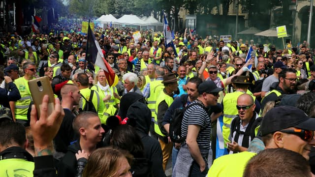 2000 personnes ont manifesté à Reims, où des tensions ont éclaté en marge du cortège.
