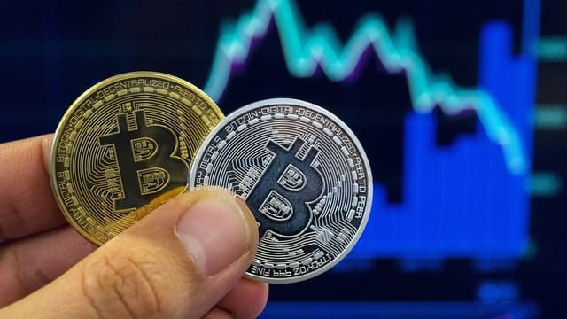 Le bitcoin s'échange actuellement aux alentours de 7400 dollars.