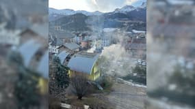 La "Maison Jaune" d'Yvan Bouguyon victime d'une reprise d'incendie, le 8 février 2024 à Barcelonnette, dans les Alpes-de-Hautes-Provence.