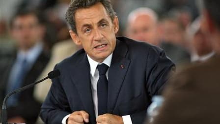 Les nouvelles mesures fiscales annoncées par le gouvernement français pour tenir l'objectif d'une réduction du déficit public, qui reviennent sur des mesures phares du début de mandat de Nicolas Sarkozy, mettent celui-ci dans l'embarras sur son bilan à ne