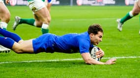 Antoine Dupont face à l'Irlande.
