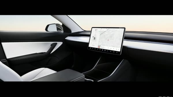 Un visuel de Tesla Model 3 sans volant ni pédale dévoilé lors de l'Autonomy Day du 22 avril 2019. A terme Tesla pourrait se concentrer sur la production de Robotaxis.