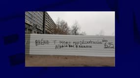 Les inscriptions retrouvées ce lundi menacent le maire de mort et insultent la police