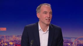 Raphaël Glucksmann sur le plateau de BFMTV ce dimanche 30 novembre 2025.