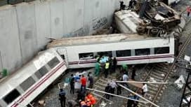 Le train a déraillé dans un virage, faisant 79 morts.