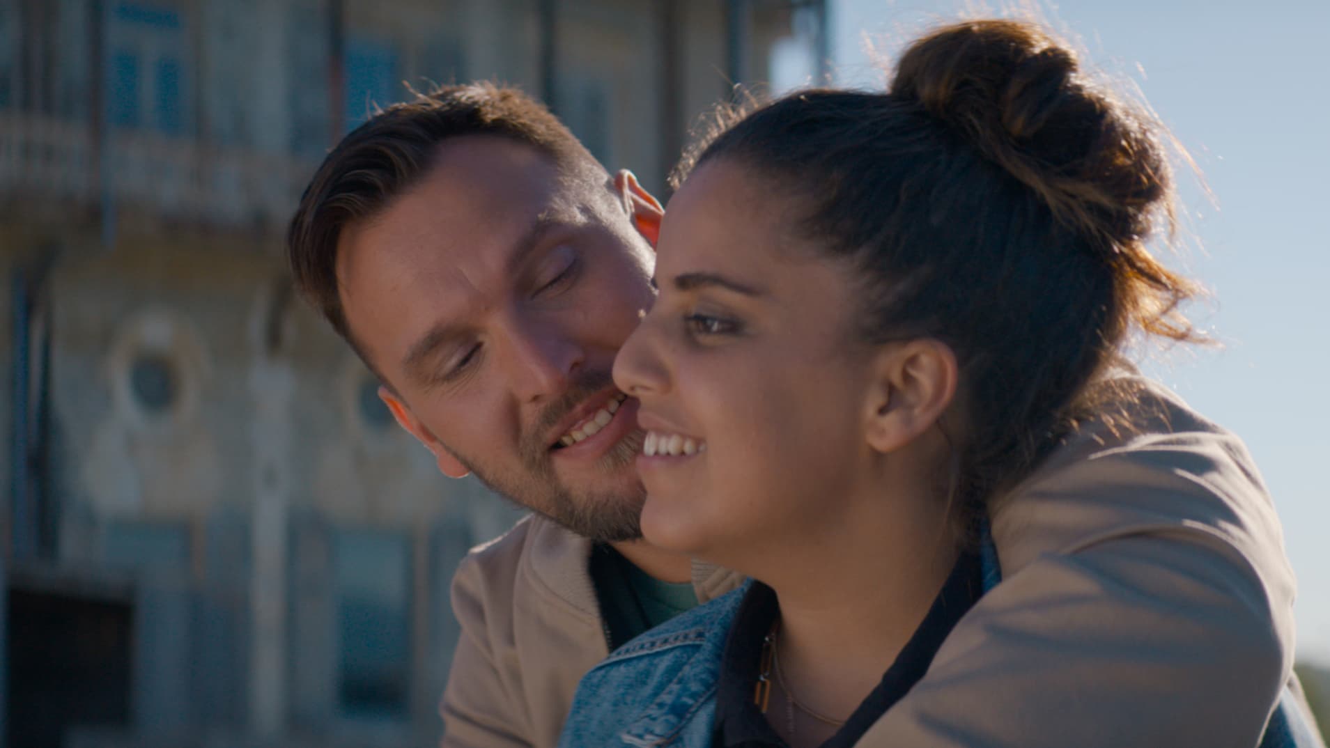 Kevin Debonne et Inès Reg dans "Je te veux, moi non plus"
