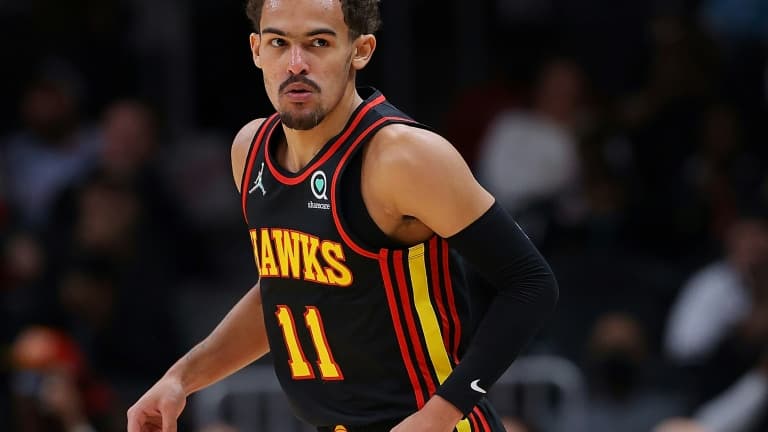Trae Young avec les Atlanta Hawks contre les Indiana Pacers en NBA à la State Farm Arena le 8 février 2022 à Atlanta Trae Young avec les Atlanta Hawks contre les Indiana Pacers en NBA à la State Farm Arena le 8 février 2022 à Atlanta