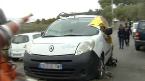 Enlèvement du véhicule Renault dans lequel Jacqueline Sauvage a été retrouvée ligotée, sur les hauteurs de Nice.