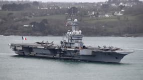 Le porte-avions Charles de Gaulle dans le port de Brest (Finistère), le 13 mars 2020