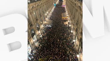 Les rues de Milan noires de monde ce mardi en soutien à Liliana Segre, rescapée d'Auschwitz victime d'insultes antisémites.