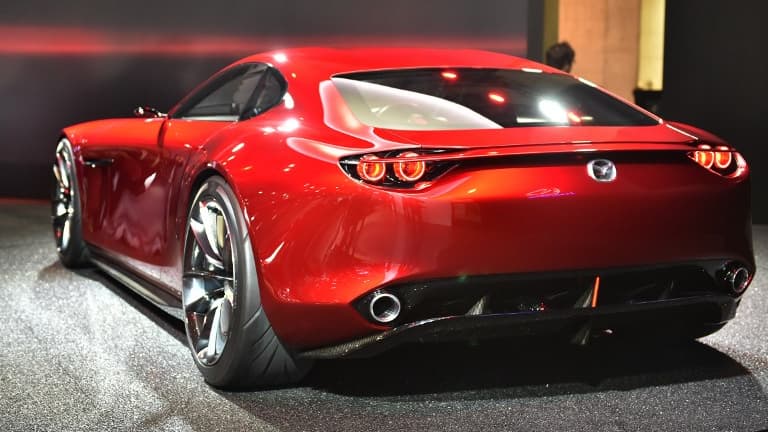 Sans doute largement inspirée du concept RX-Vision, la première Mazda hybride sera lancée en fin d'année prochaine.
