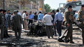 Devant le consulat honoraire de France à Nassiriah, à 300 km au sud de Bagdad. Une vague d'attentats a ensanglanté l'Irak dimanche, faisant plus de cent morts dont un policier de faction devant le consulat honoraire de France à Nassiriah. /Photo prise le