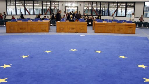 Des personnes visitent la Cour européenne des droits de l'Homme, le 17 septembre 2006 à Strasbourg.