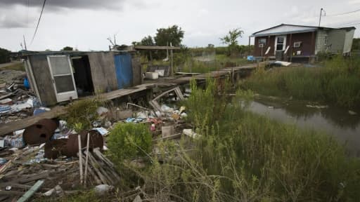 Une maison endommagée par l'ouragan Katrina sur l'Isle de Jean Charles et laissée à l'abandon, le 16 août 2015 Une maison endommagée par l'ouragan Katrina sur l'Isle de Jean Charles et laissée à l'abandon, le 16 août 2015