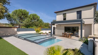 Abrisud, référence dans l’aménagement et la protection des espaces extérieurs. 