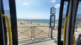 Les navettes gratuites permettent notamment de rejoindre la plage.