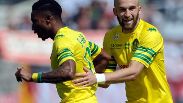 Gakpé, le buteur, félicité par Deaux