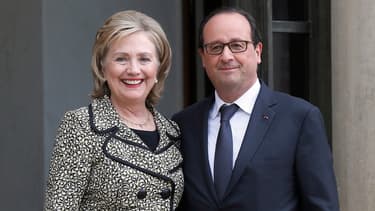 Hillary Clinton et François Hollande devant l'Élysée, le 8 juillet 2014.