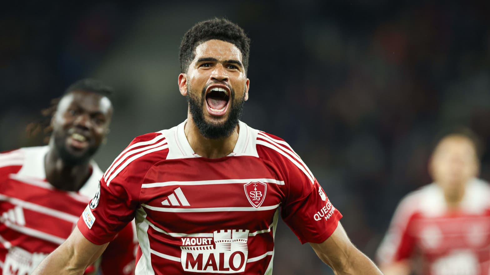Le-Brestois-Mahdi-Camara-celebre-un-but-