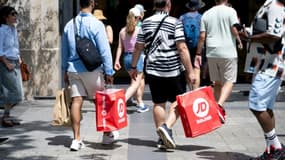 Premier jour des soldes d'été à Paris, le 25 juin 2025