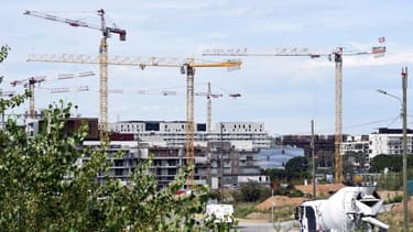Pour favoriser la construction de logements intermédiaires, Bercy va faciliter la vente de terrains appartenant à l'Etat. Une façon de faire baisser les prix.