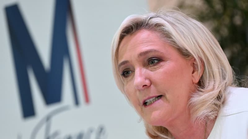 Présidentielle: les lieutenants de Marine Le Pen assurent qu'elle ne fait plus de l'interdiction du voile une priorité