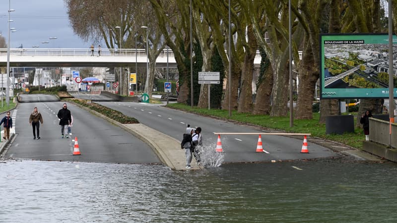 Trois départements maintenus en vigilance orange crues, les décrues "pourront encore durer quelques jours"