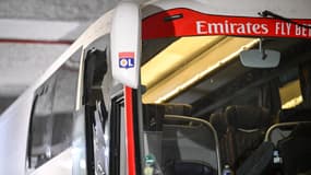 La vitre du bus de l'OL explosée au Vélodrome, le 29 octobre 2023.