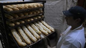 Un sujet cornélien oppose les boulangers industriels et artisanaux. Pour se développer les premiers veulent ouvrir 7 jours sur 7, mais les seconds ont gros à perdre