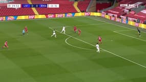 Karim Benzema a touché le poteau d'Alisson