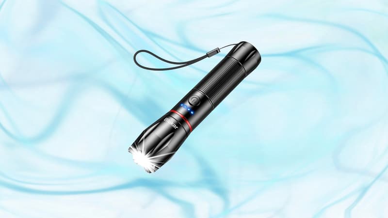 Cette lampe torche est numéro 1 des ventes Amazon : sa puissance est folle