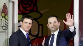 Manuel Valls (g) et Benoît Hamon, le 29 janvier 2017 au siège du PS à Paris