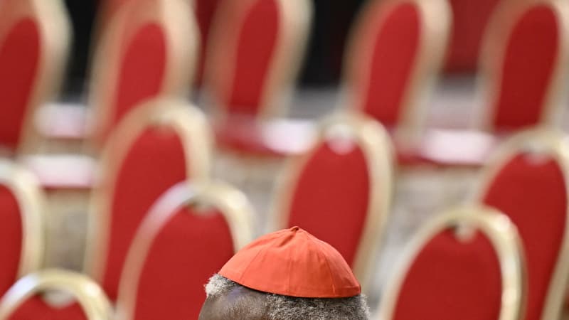 Paris interdits, privations de nourriture, hygiène douteuse... 10 petites histoires de conclaves