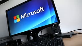 Le logo de Microsoft sur un ordinateur. 