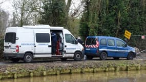 Les gendarmes à proximité de canal La Lys, à Air-sur-la-Lys (Pas-de-Calais).